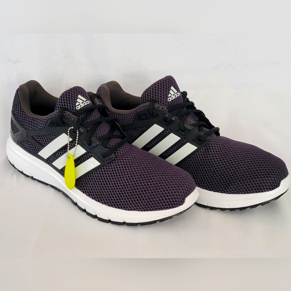 Man's athletic shoe